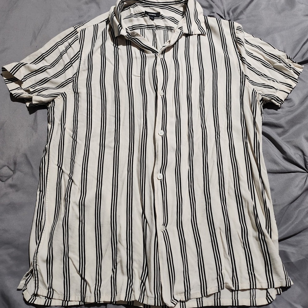 Express Mens Medium Cream Black Striped Rayon Short Sleeve Button Up Shirt M